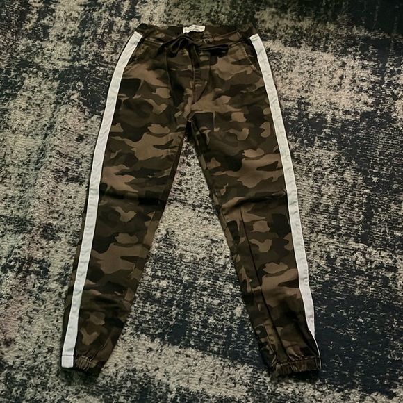 Camo High Rise Jogger Pants (Small) - Picture 1 of 4